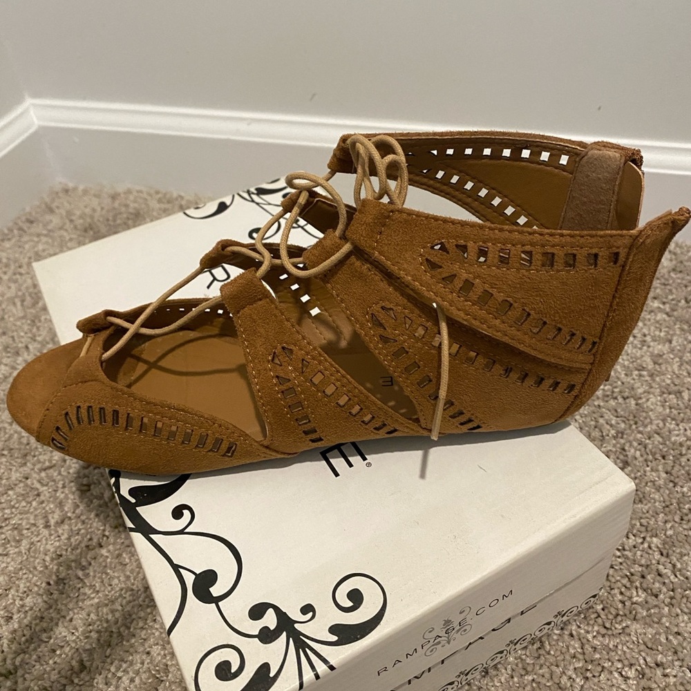 Cute Flat sandals w/double support